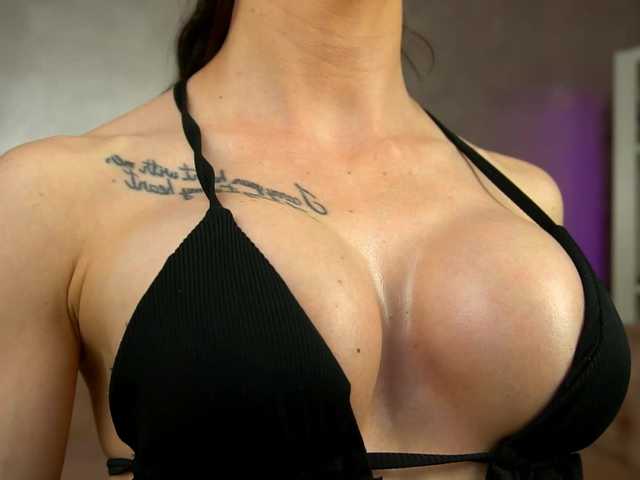 RubyFever live cam on BongaCams