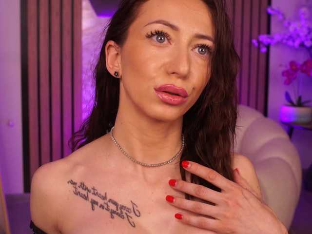 RubyFever live cam on BongaCams