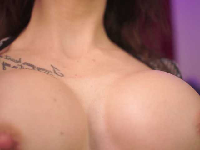 RubyFever live cam on BongaCams