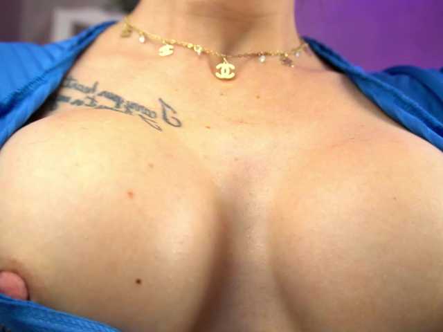 RubyFever live cam on BongaCams
