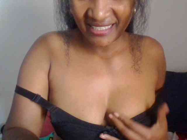 Christelley Live Webcam on BongaCams