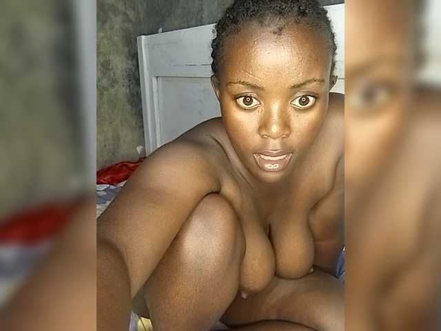 le modèle Sunshinekiki est en webcam porno dans un show sur le site bongacams, il possède les tags suivants: Ebony,Brunette,Trimmed