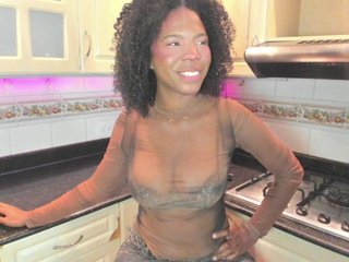 AmiraJones's Live Webcam