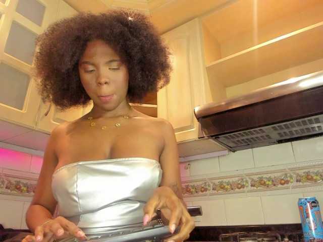 AmiraJones webcam