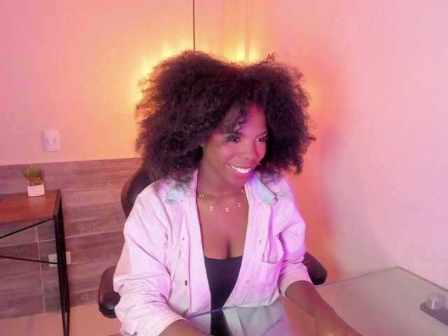 AmiraJones live cam on BongaCams