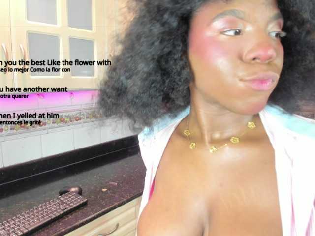 AmiraJones live cam on BongaCams