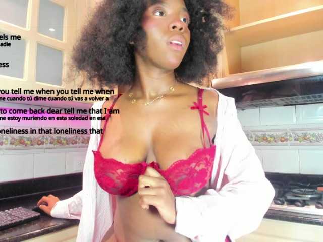 AmiraJones live cam on BongaCams