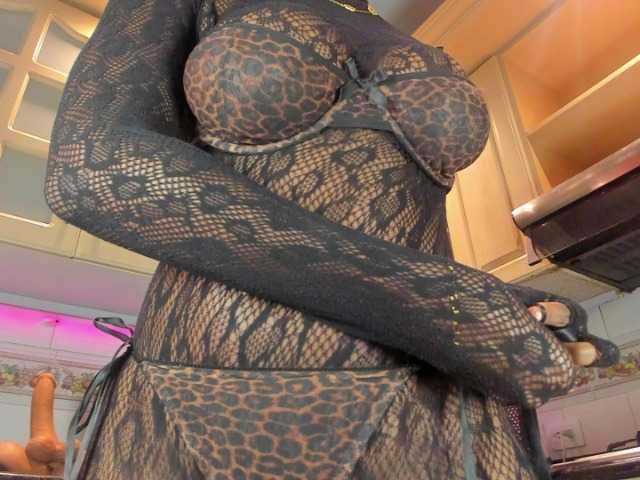 AmiraJones live cam on BongaCams