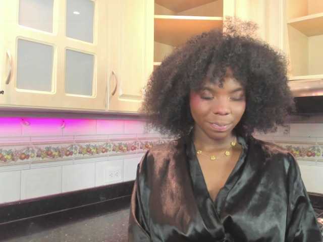 AmiraJones live cam on BongaCams