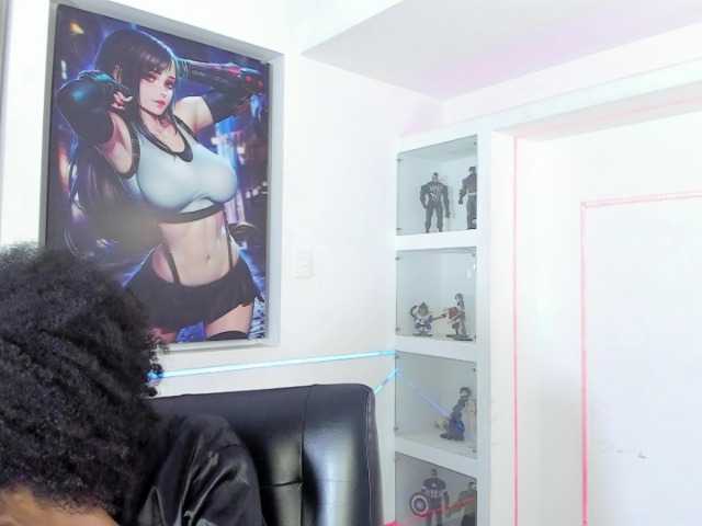 AmiraJones live cam on BongaCams