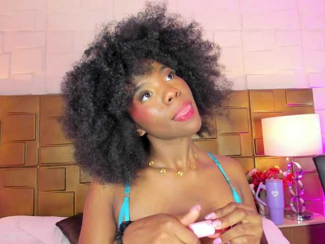 AmiraJones webcam