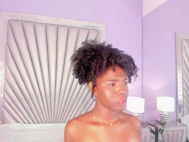 AmiraJones live cam on BongaCams