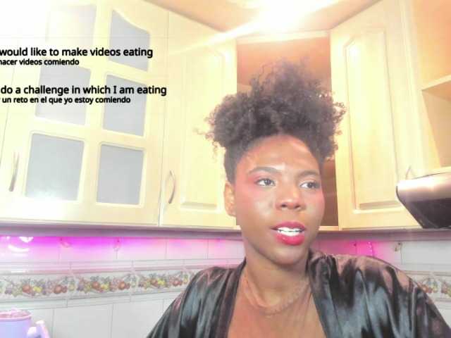AmiraJones live cam on BongaCams