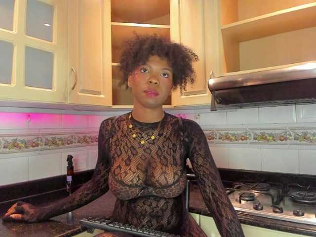 AmiraJones live cam on BongaCams