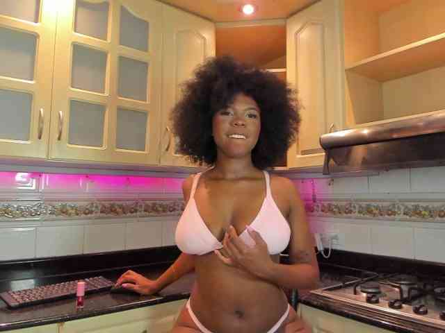 AmiraJones webcam