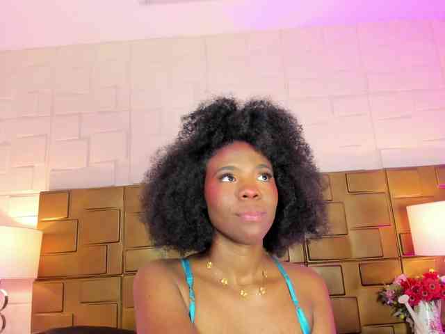 AmiraJones webcam
