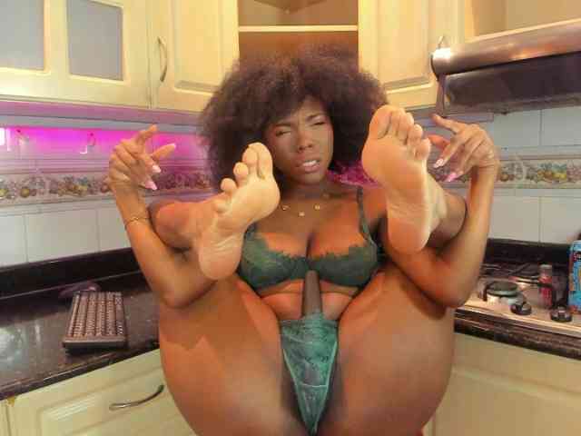 AmiraJones webcam