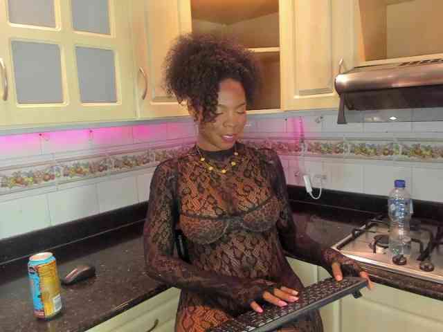 AmiraJones webcam