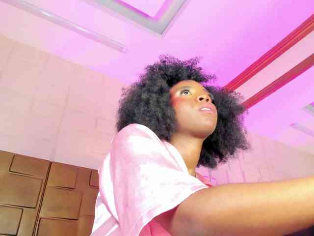 AmiraJones webcam