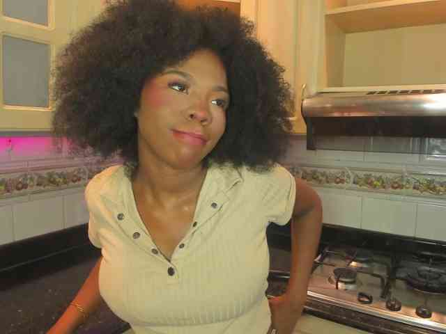 AmiraJones webcam