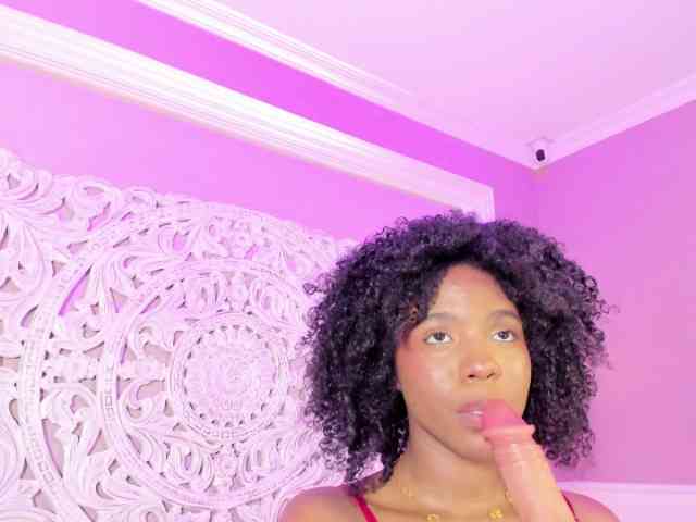 AmiraJones webcam