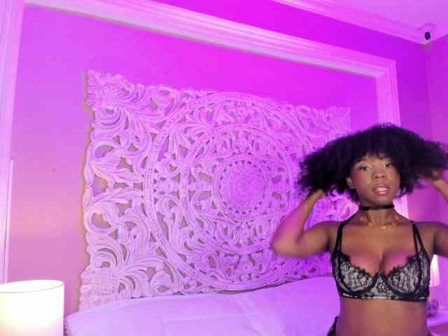 AmiraJones webcam