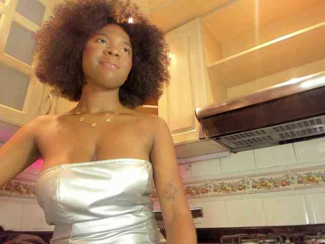 AmiraJones webcam
