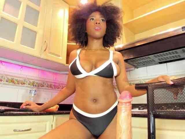AmiraJones webcam