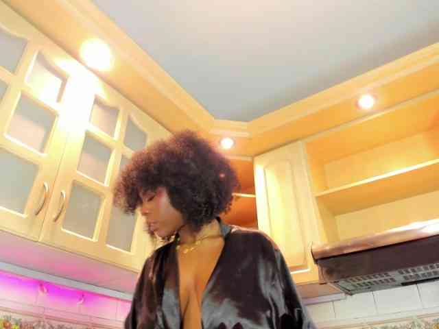 AmiraJones webcam