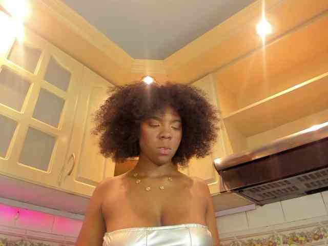 AmiraJones webcam