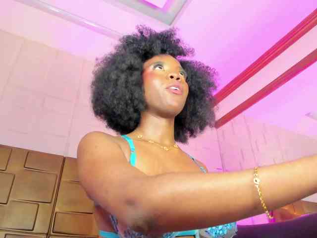 Model: AmiraJones