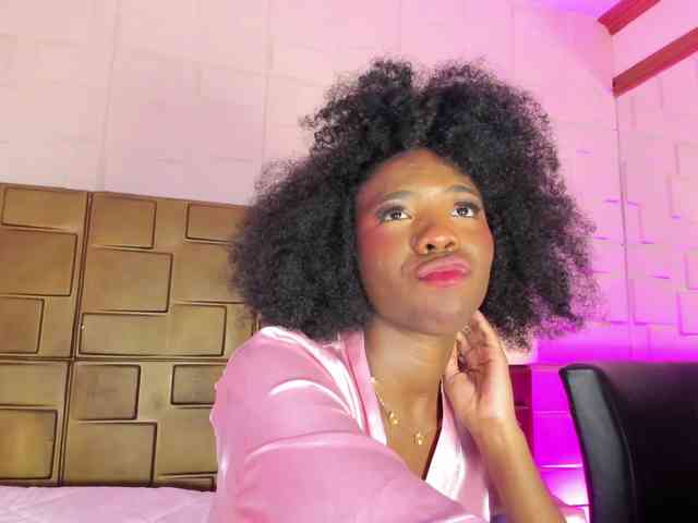 AmiraJones webcam