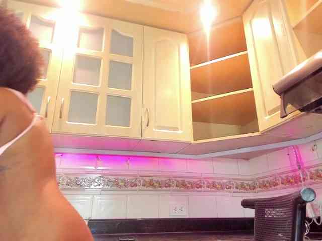 AmiraJones webcam