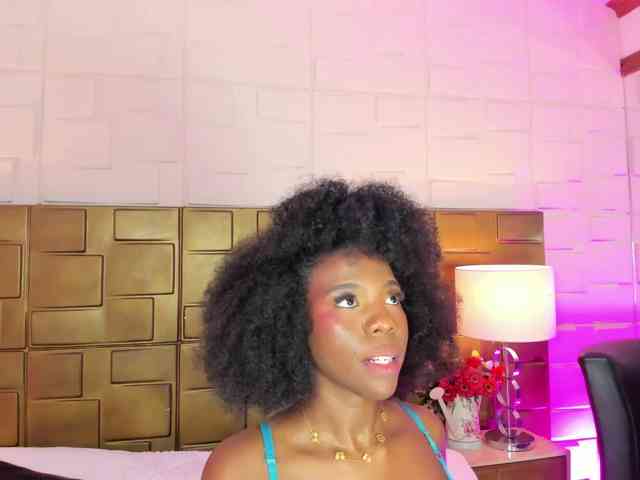 AmiraJones webcam
