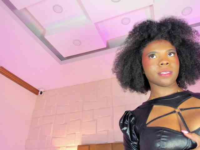 AmiraJones webcam