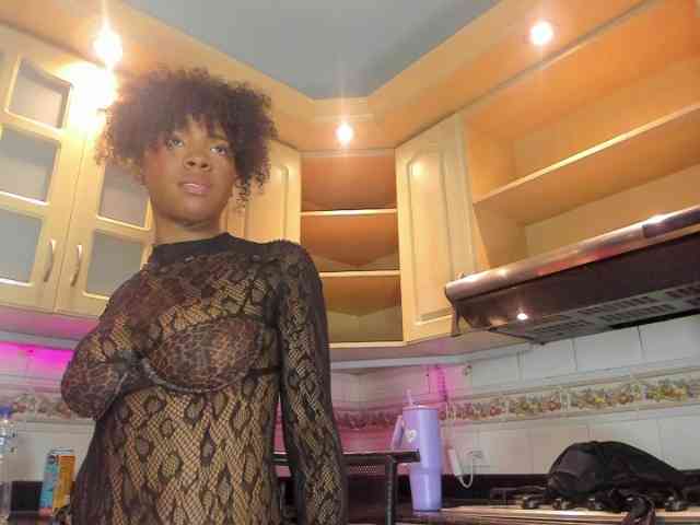 AmiraJones webcam