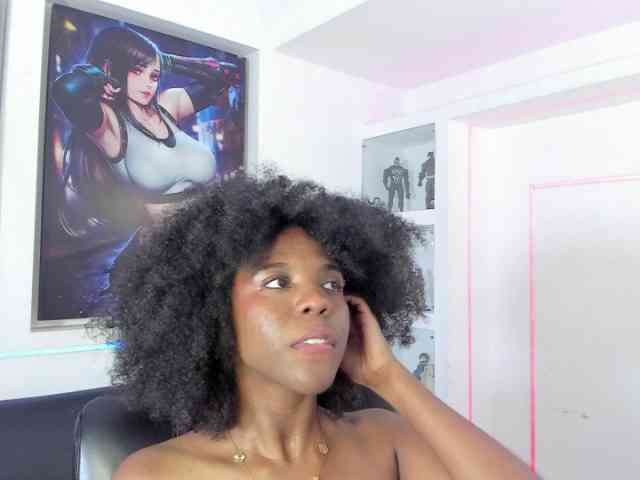 AmiraJones webcam
