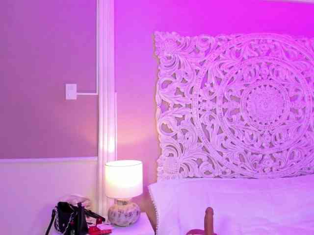 AmiraJones webcam