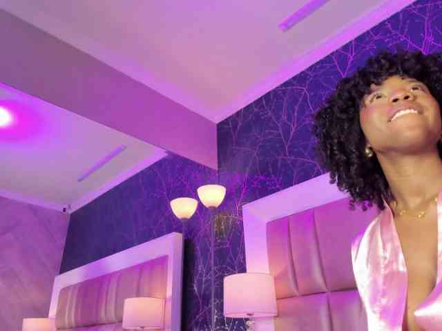 AmiraJones webcam