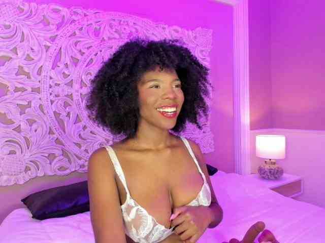 AmiraJones webcam