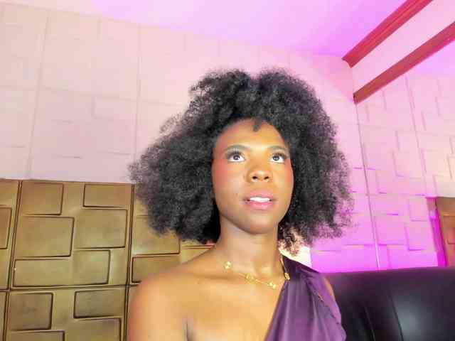 Model: AmiraJones