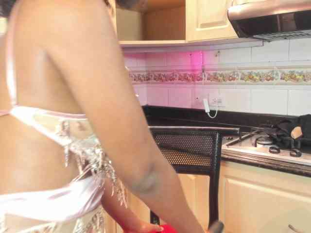 AmiraJones webcam