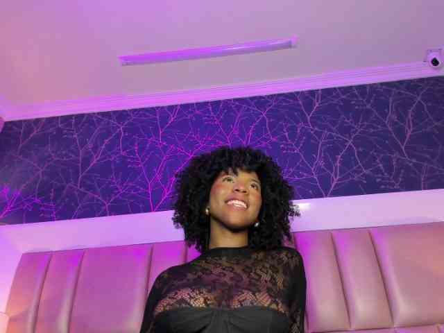 AmiraJones webcam