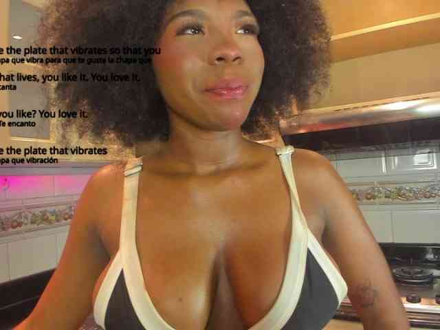 AmiraJones webcam