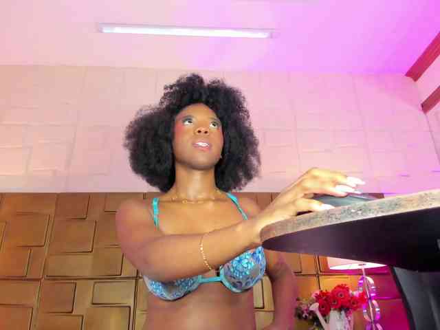 Modelo: AmiraJones