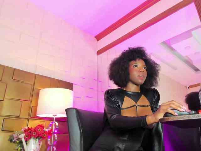 AmiraJones webcam