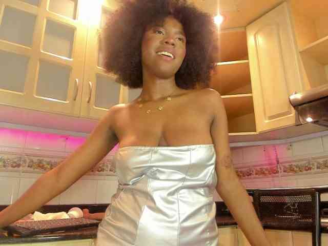 AmiraJones webcam