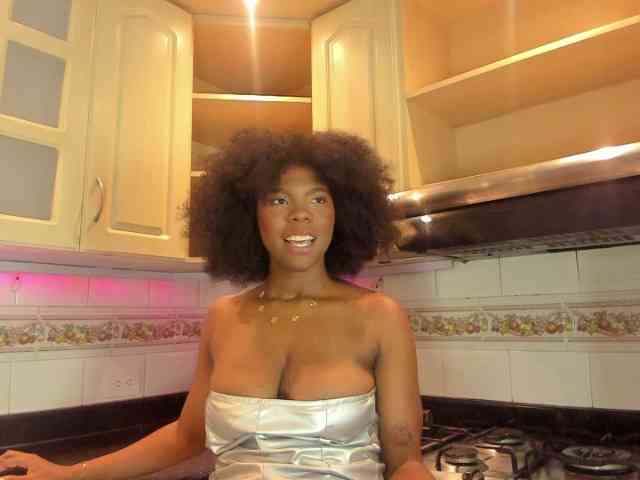 AmiraJones webcam