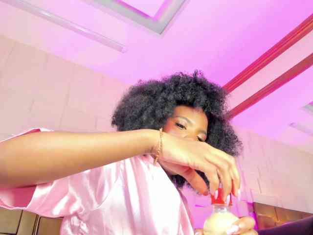 AmiraJones webcam