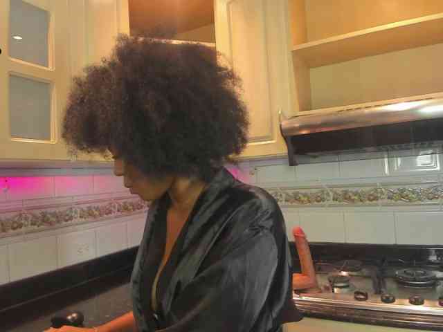 AmiraJones webcam